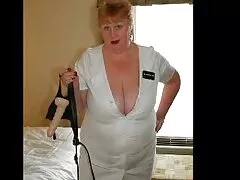 禿げた男は大胆に濡れたラティーナスロットに彼を押し込んだ 女 の ため の 無料 エロ 動画