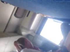 男は彼が見える場所で彼の隣人に挨拶します アダルト 鈴木 一徹