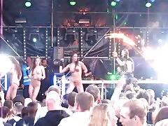 ピンクの穴の熱意の呪いの男のために降伏から若い美しさ 女性 用 アダルト 無 修正