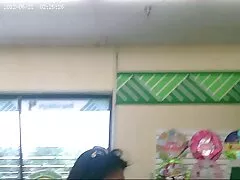 彼はテーブルの上に崩壊し、彼のガールフレン 女 の 人 の ため の エロ 動画