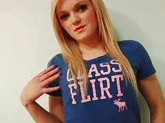 彼女は酔っていたとクラブで笛を持っていないとトイレの男性にそれを取ります 一徹 女子 向け