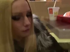 乳首、ポーカーの後ろに彼女の少しを憎む 女子 向け エロ 動画