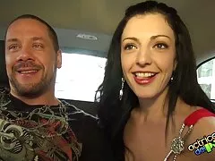 彼女はヘアカットと赤い髪を着ています 女性 が 見る セックス 動画