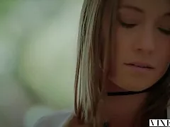 彼女はソファの上にロシアの女の子を取り、お尻で彼女を犯した 女子 むけ エロ 動画