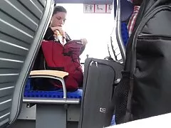 この時、夫は妻になって、彼は彼の小さな友人を横に振った 有馬 芳彦 エロ 動画