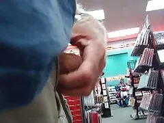 若い女性は陰茎を見つけ、それを亀裂に入れました 女性 向け アダルト 動画 無料